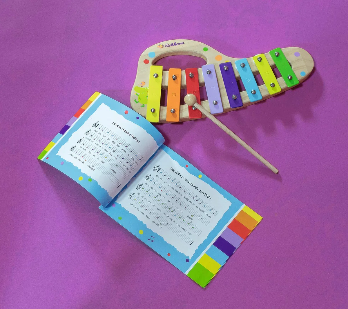Eichhorn 100003482 Musik xylophon aus Holz Bunte Tonleiter mit 8 Tönen, inkl. 1 Klöppel und Liederbuch mit fünf Liedern zum nachspielen, 3 teilig, 30 x 15 cm groß, ab Zwei Jahren