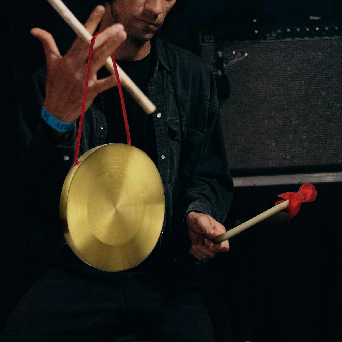 15cm Messing Kupfer Hand Gong Becken Tragbare Messing Gong Blechblasinstrumente, mit rundem Spielhammer, für Schlaginstrumente Kirchenoper Orchester (mit Tasche)
