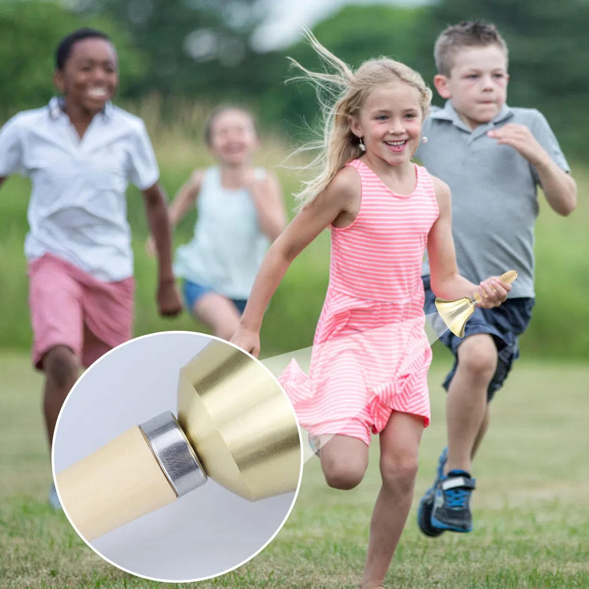 Goldene Handglocke Extra Laut Massiv mit Holzgriff, 11cm Groß Messing Rufglocke Schulhandglocken Meditationsschlitten Dekorative Schreibtischglocken für Schule, Kirche, Hotel, Weihnachten und